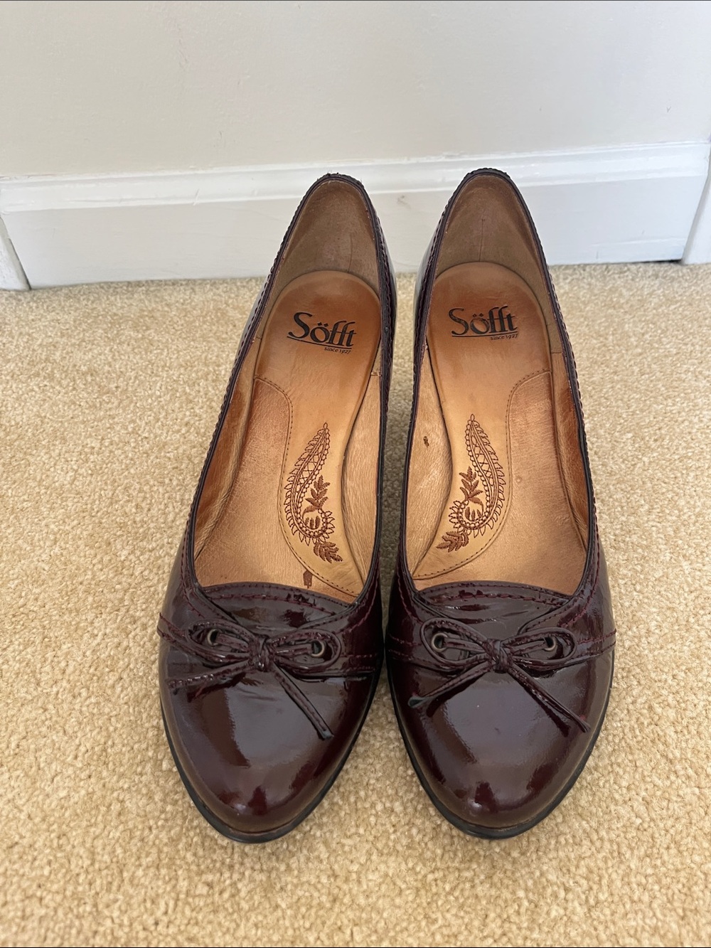 Söfft Dark Red Patent Leather Wedge Pumps with Bow Accent - Picture 2 of 6